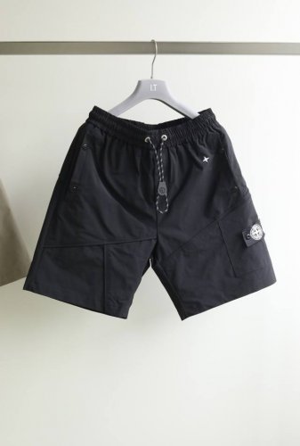 sto*E Isla*D 石*岛 25年夏季新款工装短裤 以石头岛的运动宽松的版型设计为基调，石头岛经典罗盘徽标设计为亮点，穿搭潮味十足 颜色：黑色 咖色 码数