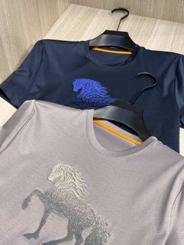 型号Hs021#，爱马家 2025春夏最新骏马牙刷绣男士圆领T恤衫，胸前极具代表性的巴西骏马图案，采用高端重工的牙刷绣工艺，大气精致而富有层次感，摸上去绒绒的，