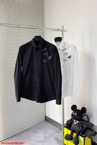 j807 Pa普拉达 专柜最新款男士必备款衬衫，100%天然棉，舒服透气，原单狠货，原版面料，柔软舒适，上身高端又奢华，足够场面的档次，这款衬衫无不骄傲的让你满