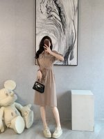 夏季连衣裙 面料 棉 氨纶 锦纶 码数 S M L Xl 胸围90 94 98 102 腰围62 66 70 74 衣长105 106 107 108 数据为手