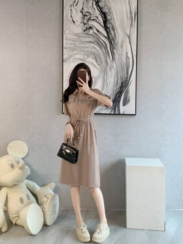 夏季连衣裙 面料 棉 氨纶 锦纶 码数 S M L Xl 胸围90 94 98 102 腰围62 66 70 74 衣长105 106 107 108 数据为手