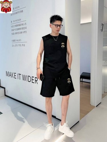 直 品牌 Fendi芬迪 2025春夏季新品背心套装，经典简约款式 任何人都可以轻松驾驶 进口定制丝光棉面料 手软舒适有型 吸汗透气 ，胸前经典品牌字母Logo