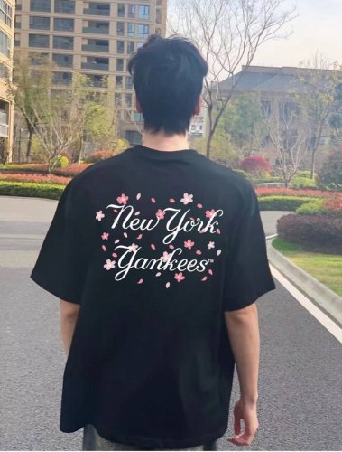 New Era X Mlb-Ny 樱花圆领短袖男女同款半袖T恤 面料采用260G双纱纯棉面料、经过高温预缩处理，配套同缸1X1螺纹，反复水洗不易变形。 定位裁剪