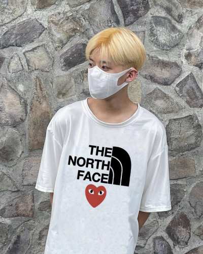 The North Face 北面爱心系列限定情侣短袖 商品参数 采用260克双砂面料 三针五线做工，领口包包边条 今年火爆的品牌 看到了就忍不住要自留一件 正
