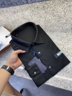 prad 普拉哒25 Ss 全年常穿衬衣高货精致官网细节专柜热卖款衬衫 立挺亲肤有光泽 彰显高雅格调 天然彩贝纽扣作为点睛之笔 于细节处体现优雅不凡 独特的领钉