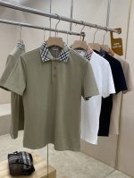 主推 Bbr25Ss新款polo 衫，这款polo选用棉质珠地网眼布面料打造，衣领处融入针织 Burberry格纹设计，贝壳纽扣刻有Bbr英文字母，呈现修身版型