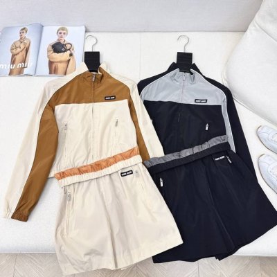 miu 25Ss 春夏最新款时髦风气质风衣套装减龄运动少女立领外套+短裤 搭配一套上身绝绝子 高级配色帅气又拉风 定制进口记忆丝面料质感超赞 可甜可盐气质减龄少
