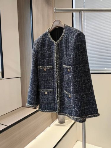 码数：S M 灰金系列 贸易公司订单 不多说了 面料细节放大看 颜色是自然的灰色 灰金混合搭配 低调上档次的这种面料质感