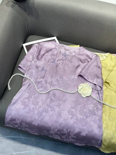 上新人丝炒色提花上衣。黄色，粉色，紫色。Smlxlxxl