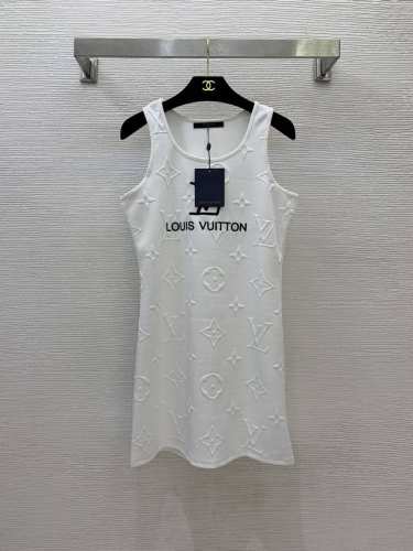 款号D25051054 Louis*驴家Lv新款 字母Logo刺绣通体老花压花修身显瘦无袖背心连衣裙！咖色、黑色、白色、 S码：胸围88，腰围80，裙长82