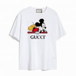 Gucci米老鼠印花短袖T恤,设计看起来满满的高街范儿！版型剪裁特别有讲究！上身很洋气显瘦内搭外穿都看高密针织圆领设计，平整简约！亲肤透爽！T恤面料的柔软性舒适