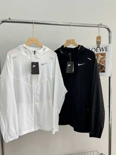 新款上新 高版本 Nike耐克新款经典3M反光拼接连帽皮肤衣，男女情侣款。外贸公司订单出货！定制Dri-Fit高分子纳米细纤维面料，上身透气冰凉，细腻光滑，轻盈
