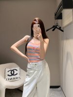 Chane* 25Ss早春新款 镂空条纹针织吊带背心丨独家高版出品！定制羊毛针织材质 质感高级舒适 通体明亮色系条纹竖坑条肌理交织 配合胸前双C立体徽标图案 更