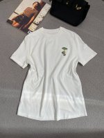 Jilsander刺绣蘑菇白Tee，这个夏天最清爽又实穿的单品，肉肉的厚实感上身不会松垮，简单百搭，炎热的夏天需要一件随意舒适的T恤。现货，尺码:Xs.S.M，