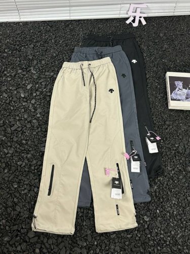 Descente 迪桑特 24Ss秋冬专业户外防风防水拉链机能直筒长裤 全正p代工，必入好货来秒杀！！！ 升级腰头设计 包括一个易于取放的大腿口袋 裤子的版型线