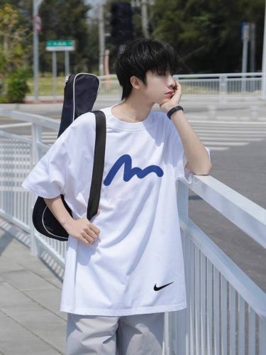 260G重磅纯棉 Nike 耐克 Nk 蓝标 蜡笔笔触 简约短袖T恤 男女同款 半袖 情侣款 面料工艺： 1.260G重磅纯棉，100%棉，恰到好处的克重，上身