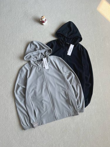 p200，报单款号03212。 掌柜力荐！Calvin Klein 25春夏新款休闲运动防晒外套，这件是在售款的折后670，可以当一件小外套来穿的，25新款的怒