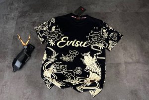 新款短袖上新2025Ss夏季新品 福神Evisu 夏日潮流新宠 这件短袖简直是时尚与品质的完美融合 面料选用的是优质棉质 柔软亲肤 透气性一流 夏天穿着舒适又自