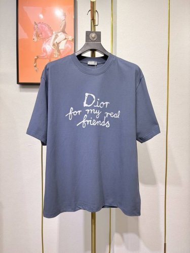 dior 新品短袖，采用进口原版面料，胸口顶级新工艺Logo图案，手感柔软细腻，不易变型，上身时尚帅气，档次极高，宽松版，码数：S一3Xl