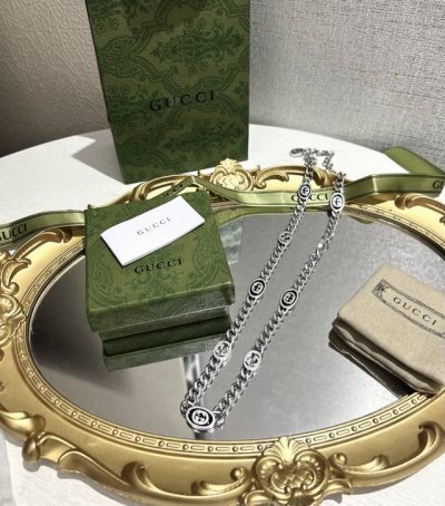 gucci珐琅项链 520好礼 经典款百搭款 肖战同款 珐琅拼接双G造型 经典图案 复古做旧 古银材质 长度:50Cm配全套礼盒包装