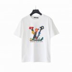 实拍细节图 +尺码表 Louis Vuit*On 路易威登 Logo鲜花修饰短袖T桖 面料：洗水精梳紧密棉盖棉260 柔顺手感 宽松版型设计 男女同款 颜色：黑