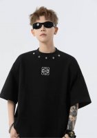 新款罗意威Loewe 领口5粒金属扣装饰螺纹针织情侣同款宽松落肩短袖T恤 面料: 300G重磅纯棉新疆长绒棉 采用特定重磅32S精棉平纹针织面料，300克重；搭