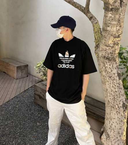 上新！Adidas元素碰撞，超级吸睛！不仅保留了阿迪达斯传统的招牌风格，色调上的搭配效果自带层次，视觉上很有高街调性！重工艺高质感，棉质感强，男女同款！ 尺码：