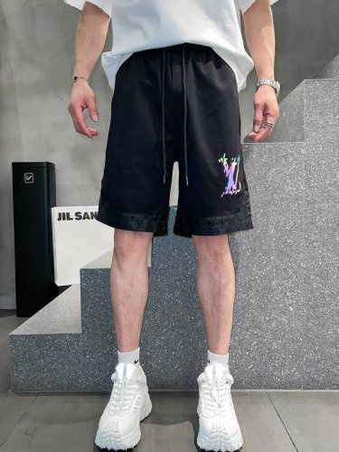 Lv 春夏新款男士休闲短裤 高端货简洁时尚大方 定制原版进口面料 简洁利落又清爽 品质做工细节经得起任何形式检验简约大方百搭款 上身优雅帅气，焕然一新的即视感！