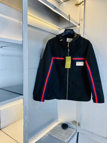 P390 官网原单货 可穿190斤古奇Gucci 2025春款！新款外套夹克防风衣 高版本高品质 原版面料网红明星同款 开模定制五金辅料 感非常舒服 超级百搭好