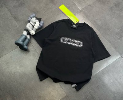 潮牌 Goodbrand铆钉点缀情侣款短袖T恤！ ：240G双纱潮牌专用棉，纹理清晰，质感满满，同缸定染1×1无色差精密纯棉螺纹，层搭叠穿，自留好货，强烈推荐~