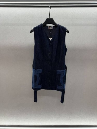 2680 Spring And Summer 小香中古系列牛仔腰带马甲裙 宽松H版型 包容性在线 裙身两侧双C Logo 裙摆长度刚刚好 对小个子Mm非常友好