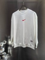 供 高品质 长期款 Nike 2025 Sportswear 耐克灵蛇迎新系列 男子毛圈运动圆领卫衣 灵动应万变，新年有得盘。 每件衣服右下都带蛇年设计标签区别