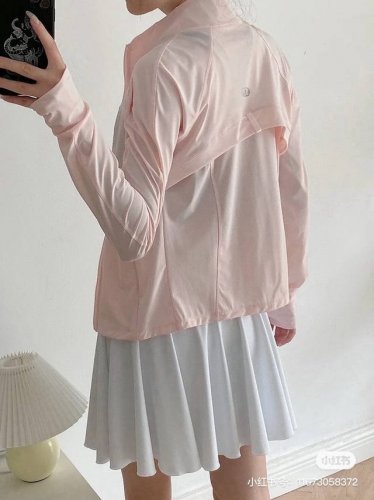 Lulu 新款冰丝防晒衣露露 Lululemon原纱小蛮腰冰感防晒衣 女款呀 它简直就是防晒界的翘楚！后背透气设计只需这一件，就能拥有防紫外线、透气等超多实用功