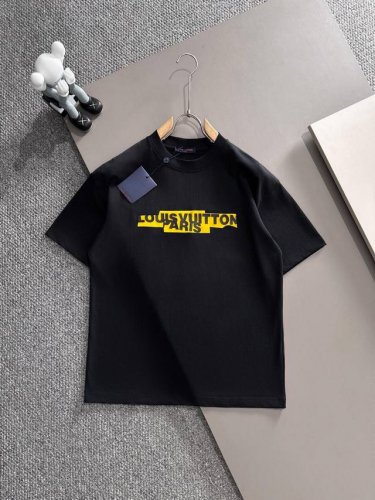 路易威登Lv 25Ss新款男士圆领短袖T恤 高版本 高品质 270G 甄选优质高端面料 做工精细 独特设计 代工厂P出品， 送人自己穿都非常显档次， 亲肤透气