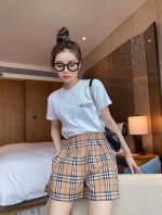 burbe*Ry 25Ss春夏新款 经典英伦格纹百搭休闲短裤丨独家高版出品！松紧腰设计、轻松调整腰围，配置招牌性的面料打造，上身舒适度更是出色，并且此款摒弃了一
