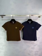 Loe*25春夏新款短袖T恤，经典刺绣Logo 彰显品牌个性 弹性纹理显瘦设计 松紧适中更显精致 穿搭尽显松弛调性 轻奢时髦气质2色3码Sml T226B