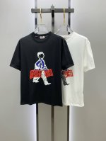 普拉达2025夏季新款短袖T恤，个性艺术系列全网独家首发 百搭款细节处理完美纯棉面料十分精致 原版面料 网红明星同款高版本 高品质手感非常舒服 时尚又个性 超级