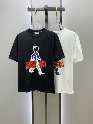 普拉达2025夏季新款短袖T恤，个性艺术系列全网独家首发 百搭款细节处理完美纯棉面料十分精致 原版面料 网红明星同款高版本 高品质手感非常舒服 时尚又个性 超级