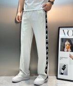 Balenciag*巴黎-世家2025Ss 春夏薄款裤 .超级无敌大爆款驾到 立体直筒裤 立体修身设计 打造出清爽利落的休闲风格 配以品牌经典织带设计 更添时尚