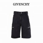 givenchy纪梵希Gvc 牛仔工装短裤 面料采用21安牛仔料 成衣后经过套色染蓝成裤颜色偏蓝色。定制Ykk拉链，定制裤头原版皮牌 皮牌四周经过油边，定制品牌