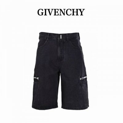 givenchy纪梵希Gvc 牛仔工装短裤 面料采用21安牛仔料 成衣后经过套色染蓝成裤颜色偏蓝色。定制Ykk拉链，定制裤头原版皮牌 皮牌四周经过油边，定制品牌