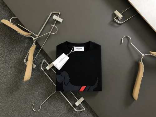 tb**合身版型M-Xxxl 25春夏顶级黑色小狗织带融合经典短袖，精致工艺专柜面料，顶级元素融合打造，经典短袖3标齐全，潮男时尚，无论是上身舒适度还是都是无可