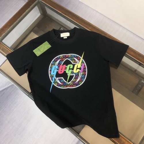 Gucci 24Ss夏季新款圆领短袖T恤 270克重磅高端纯棉面料 手感质感都极完美 修身裁剪设计干净利落 时尚又好看 走线做工非常精致 版型效果超赞 而且透气