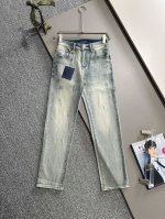 Lv2025四季款新品修身牛仔裤长裤 采用进口客供日本Denim平纹棉质牛仔面料梭织生产 三标齐全 简约不失大气 柔软细腻舒适 上身百搭时尚 码数 28-38