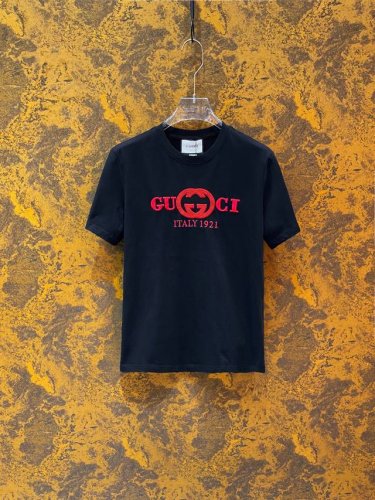 主推！ 古*Gucci 25Ss春夏新款首发专柜最新款短袖圆领T恤 高端订制 设计前卫时尚！品牌Logo重工艺设计 高端定制240克面料.手感柔软.穿着舒适.专