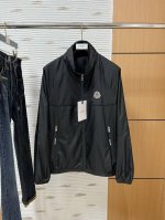 蒙口 2025春季新款夹克外套，秀场新品品相非常完美，舒适保暖，三标齐全色泽饱满诱人，非常出彩的设计，轻松将时髦感进阶，做工极为考究严谨，走线工整细致！大牌设计