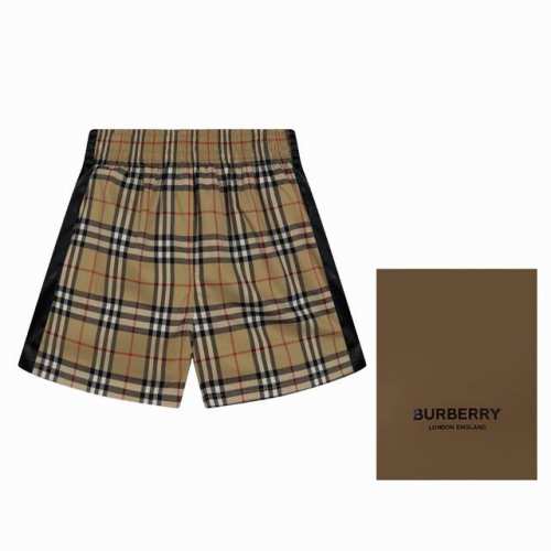 Burberry爆款！ 太好看啦马上入手不要犹预、巴宝莉短裤里面最爆的单品！ 原版100%聚酯纤维斜纹面料，干爽透气又比真丝更加实用耐穿完美不可多得一款经典卡其