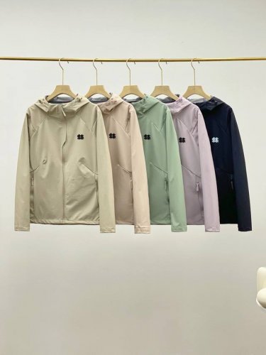 女款 Kolon Sport可隆立体硅胶标户外冲锋衣 黑色 杏色 浅紫粉 童话粉 无绿色 L-4Xl 户外爱好者必看！还在纠结高价入手科隆冲锋衣吗？这款直接让你