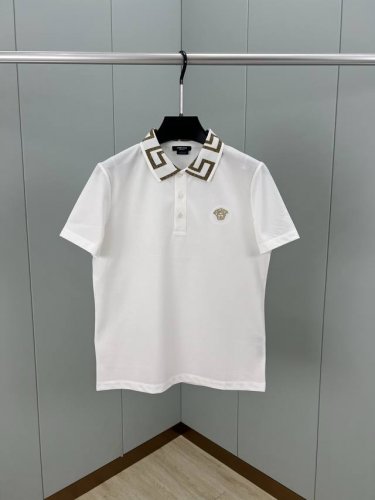 versace 春夏男装衣领回宫纹提花+胸前饰金色刺绣美杜莎徽标Polo衫，Zg同款，配有三扣门襟，衣领饰有Greca彰显独特设计，经典的品牌元素结合典雅气质与