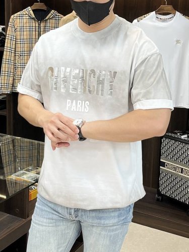 主推 Givenchy 2025春季独家专供新款纪梵希潮男时尚休闲短袖T恤 春季新款休闲圆领半袖T恤 高端欧版原单潮流时尚精品 透气舒适度高 细节无可挑剔 品牌